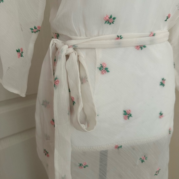 NWT Victoria's Secret White Sheer Long Floral Embroidered Robe, Sz XS/S - Picture 8 of 13